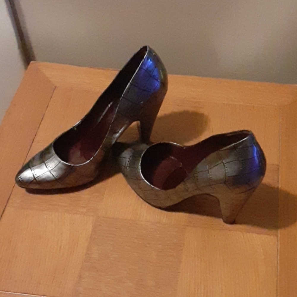 Shoes - Picture 2 of 3